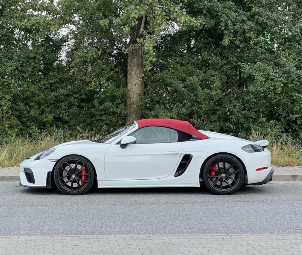 В Польше с закрытого паркинга угнали Porsche белоруса В Польше с закрытого паркинга угнали Porsche белоруса