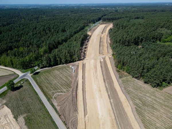 Поляки показали строительство дороги в сторону Беларуси с квадрокоптера Поляки показали строительство дороги в сторону Беларуси с квадрокоптера