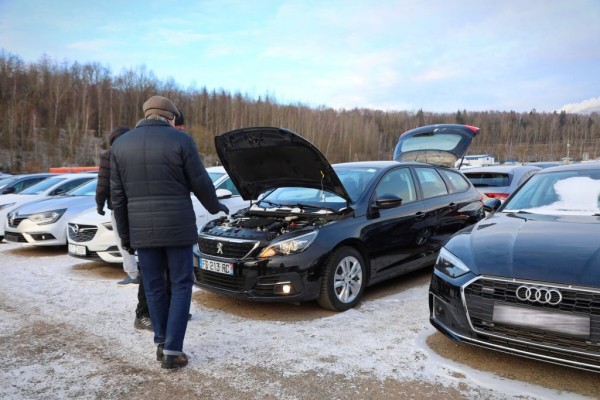 В Европе сильно подорожали машины с ДВС. Вот с чем это связано