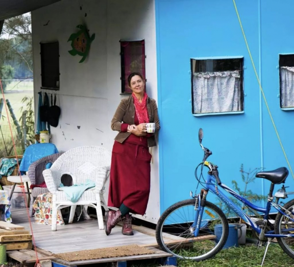 Эта девушка 10 лет живет без денег и ничего не покупает Эта девушка 10 лет живет без денег и ничего не покупает