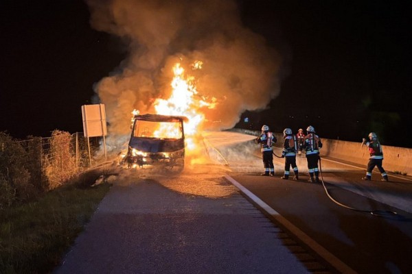 В Австрии сгорел фургон, на котором ехал белорус В Австрии сгорел фургон, на котором ехал белорус