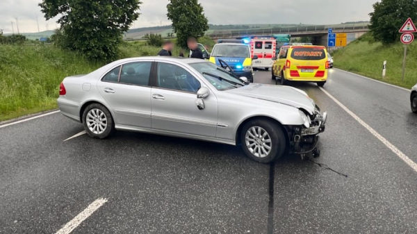 В германии пьяный белорус на Mercedes устроил серию ДТП В германии пьяный белорус на Mercedes устроил серию ДТП